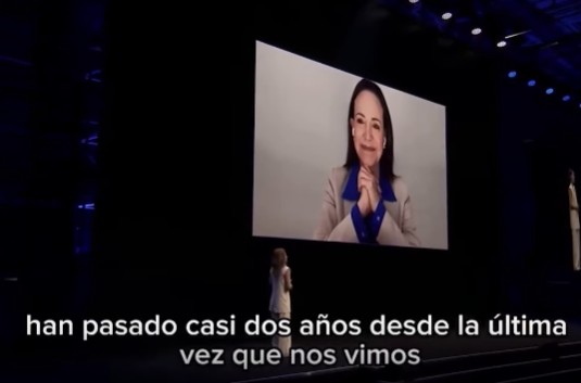 Hija de Machado conmueve con mensaje en convención internacional