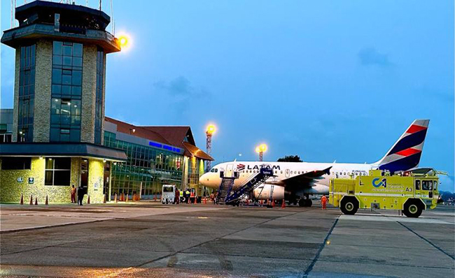 la-ruta-cuenca-galapagos-tuvo-su-vuelo-inaugural-ecuador221.com_.ec_ La ruta Cuenca – Galápagos tuvo su vuelo inaugural