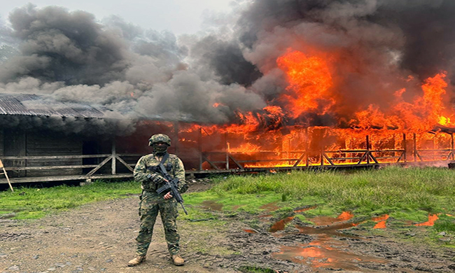 Militares destruyen campamento de minería ilegal en Esmeraldas