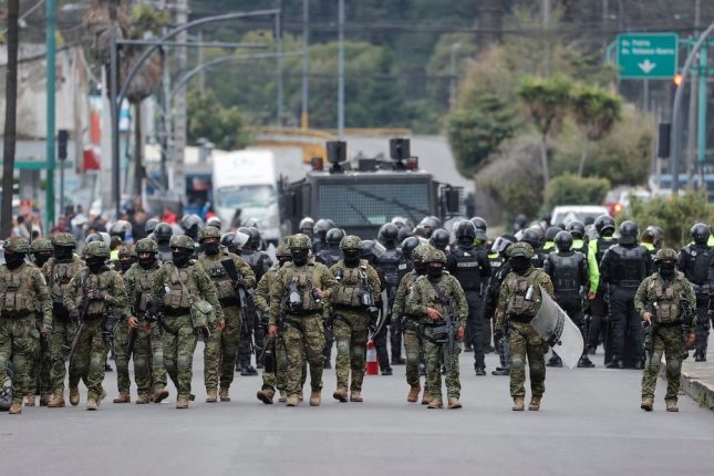 Noboa publica reglamento a la Ley para el Fortalecimiento de las FFAA y Policía Nacional