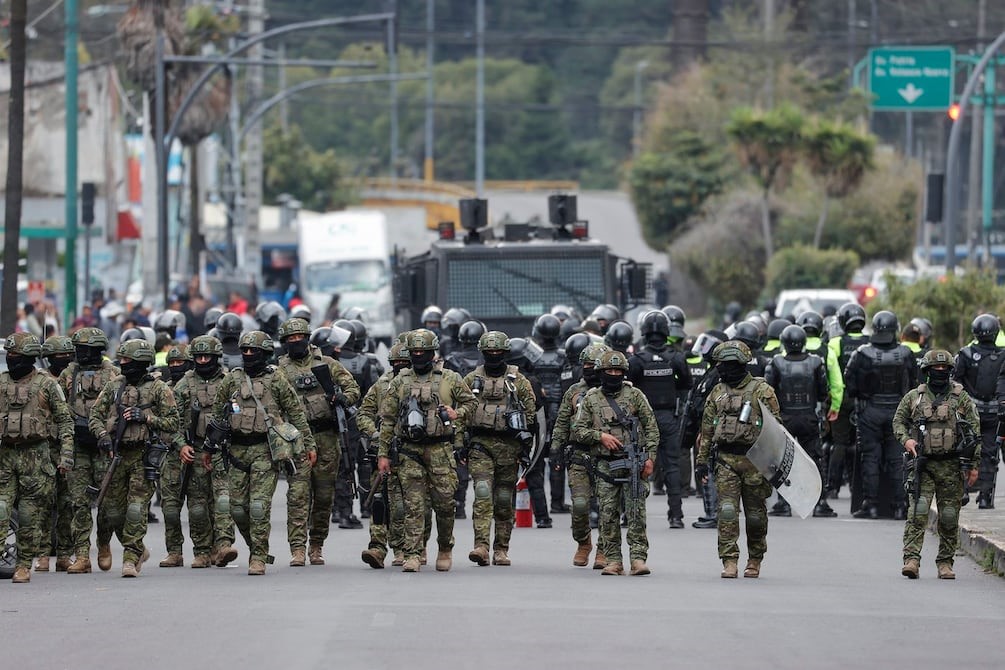 ecuador 221 noboa-publica-reglamento-a-la-ley-para-el-fortalecimiento-de-las-ffaa-y-policia-nacional-ecuador221.com_.ec_ Noboa publica reglamento a la Ley para el Fortalecimiento de las FFAA y Policía Nacional