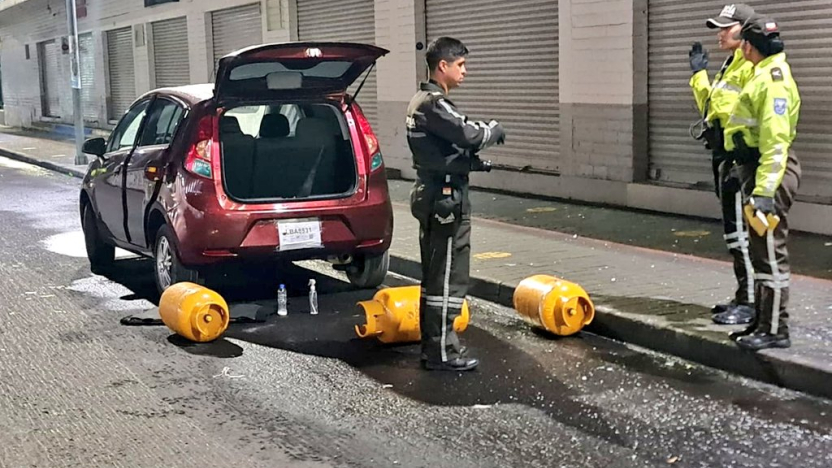 ecuador 221 polica-frustra-atentado-con-coche-bomba-en-el-norte-de-quito.ecuador221.com_.ec_ Policía frustra atentado con coche bomba en el norte de Quito