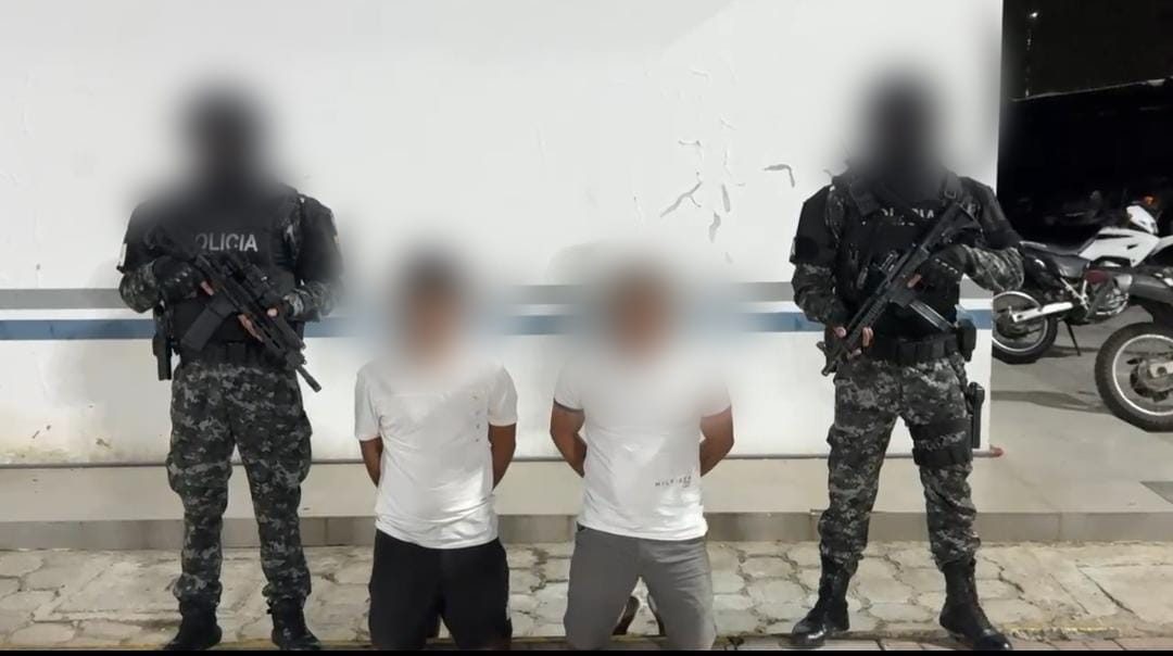 policia-aprehende-a-dos-sospechosos-por-lavado.ecuador221.com_.ec_ Policía aprehende a dos sospechosos por lavado