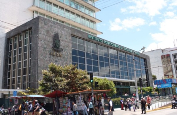 Prestadores externos anuncian suspensión de servicios al IESS