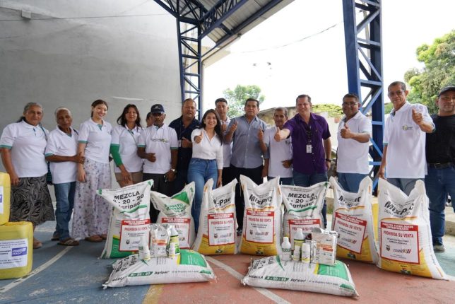 Productores de Buena Fe reciben incentivos agrícolas del MAGP
