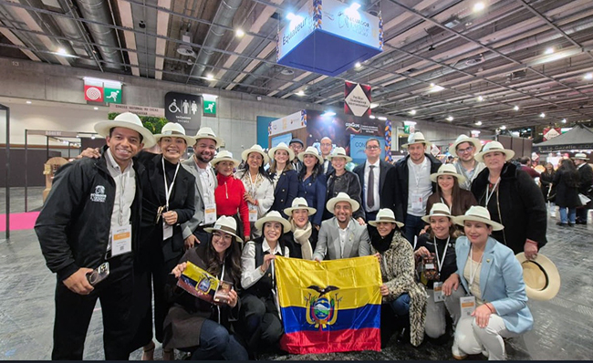 Productores de cacao participan en el Salón del Chocolate París 2025