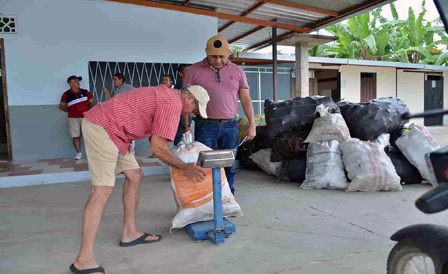 ecuador 221 productores-manabitas-recolectan-175-kilos-de-envases-agroquimicos-ecuador221.com_.ec- Productores manabitas recolectan 175 kilos de envases agroquímicos