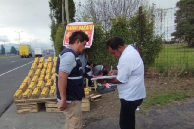 Quito refuerza controles viales para frenar ventas informales