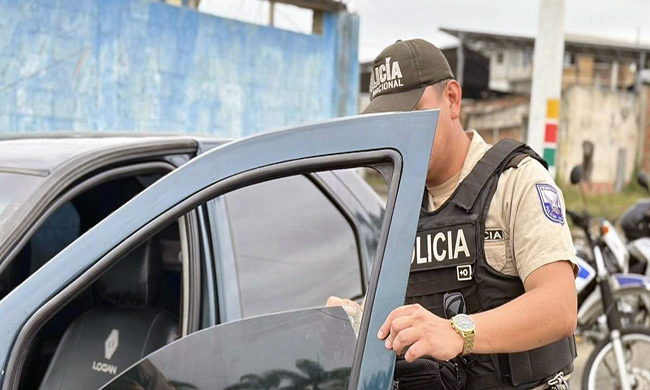 Santo Domingo: dos oficiales de la Policía, detenidos por agredir a agentes de tránsito