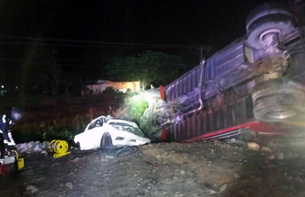 Siniestro vial dejó dos muertos y 14 heridos en Puebloviejo