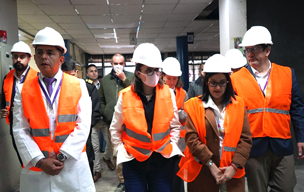 ecuador 221 vicepresidenta-pinto-verifica-entrega-de-medicamentos-al-hospital-eugenio-espejo-ecuador221.com_.ec_ Vicepresidenta Pinto verifica entrega de medicamentos al Hospital Eugenio Espejo
