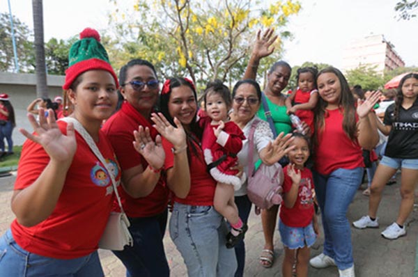 ecuador 221 abrazando-suenos-un-festival-que-unio-a-los-usuarios-de-los-cdi-ecuador221.com_.ec- “Abrazando sueños”, un festival que unió a los usuarios de los CDI