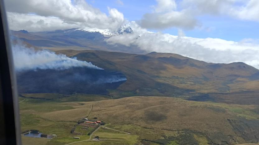 ecuador 221 bomberos-controlan-incendio-forestal-en-hacienda-pullurima.ecuador221.com_.ec_ Bomberos controlan incendio forestal en hacienda Pullurima