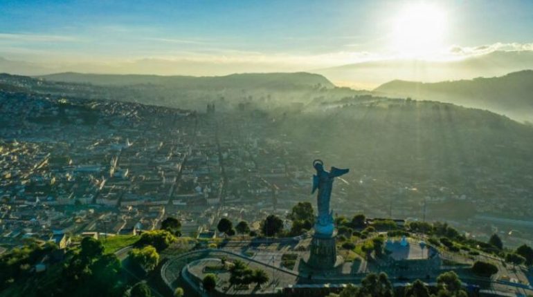 Calor extremo y radiación elevada afectan Ecuador