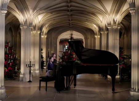 catherine-y-carlota-sorprenden-con-dueto-navideno.ecuador221.com_.ec_ Catherine y Carlota sorprenden con dueto navideño