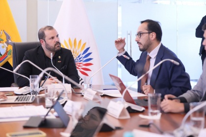 Comisión analiza leyes y recibe observaciones aeronáuticas