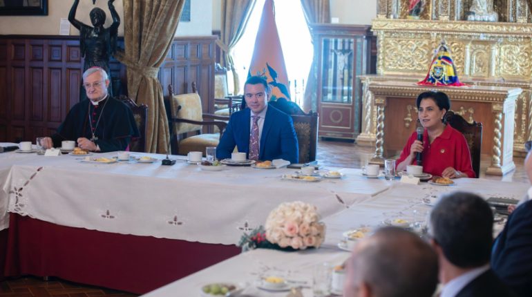 Ecuador espera oportunidad política para eliminar visado Schengen