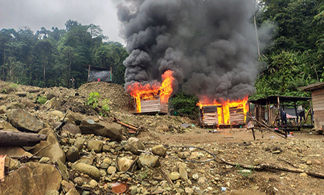 Ejército destruyó 30 campamentos de minería ilegal en Esmeraldas