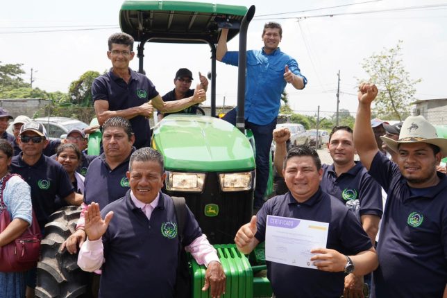 Gobierno entrega incentivos a 800 productores de Los Ríos