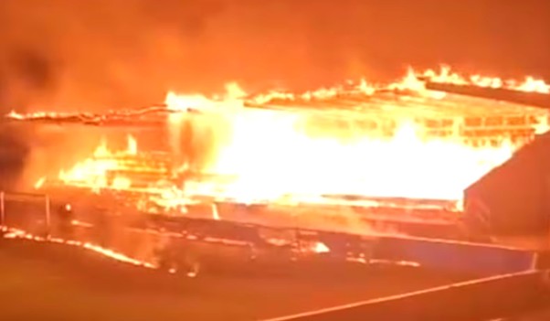 Hinchas incendian el estadio del Haka tras descenso en Finlandia
