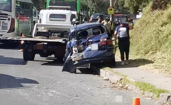 la-avenida-simon-bolivar-cerrada-parcialmente-por-siniestro-vial-ecuador221.com_.ec_ La avenida Simón Bolívar cerrada parcialmente por siniestro vial