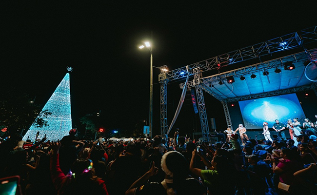 ecuador 221 la-navidad-se-encendio-en-parque-samanes-con-un-arbol-gigante-ecuador221.com_.ec_ La Navidad se encendió en Parque Samanes con un árbol gigante