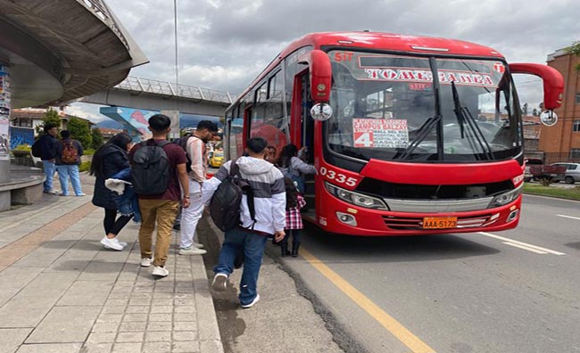 Pasaje de bus urbano en Cuenca sube a 40 centavos