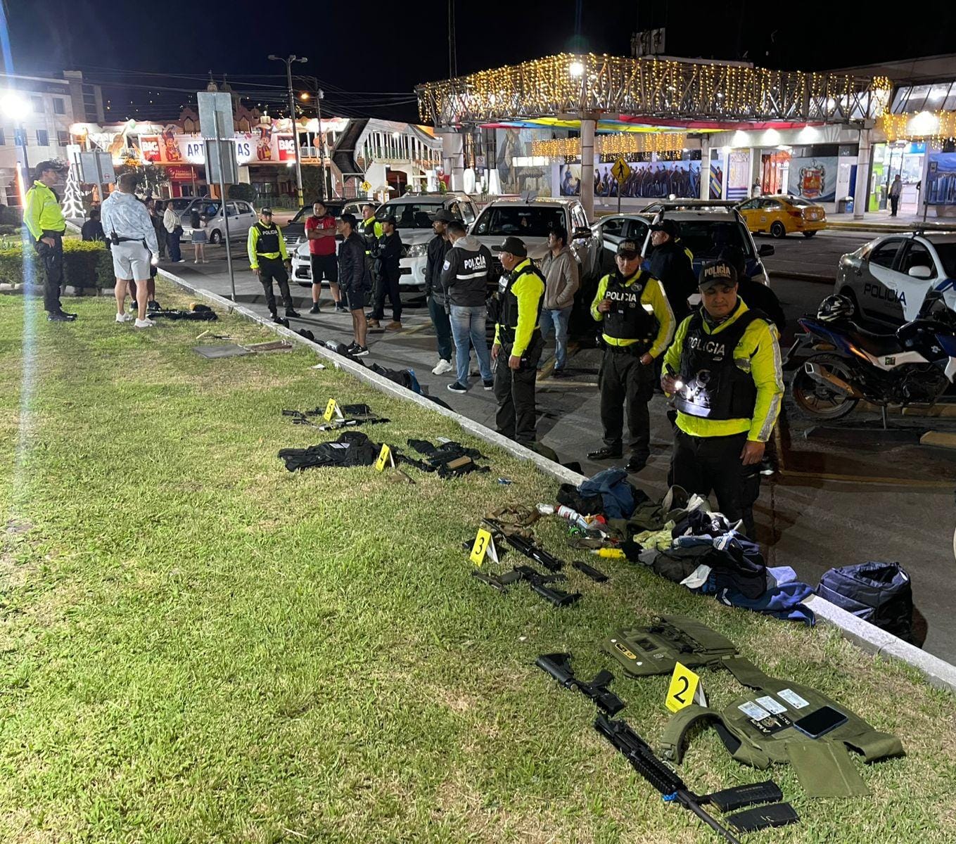 ecuador 221 policia-captura-a-18-personas-por-drogas.ecuador221.com_.ec_ Operativo Encuentro 137 deja a 18 detenidos por narcotráfico en Loja