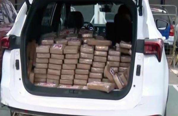 ecuador 221 policia-halla-328-bloques-de-droga-con-stickers-de-papa-noel-ecuador221.com_.ec_ La Policía halla 328 bloques de droga con stickers de Papa Noel