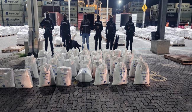 policia-incauta-16-toneladas-de-cocaina-en-el-puerto-de-posorja-ecuador221.com_.ec_ Policía incauta 1,6 toneladas de cocaína en el puerto de Posorja