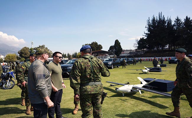 Presidente Noboa entregó equipamiento a las Fuerzas Armadas