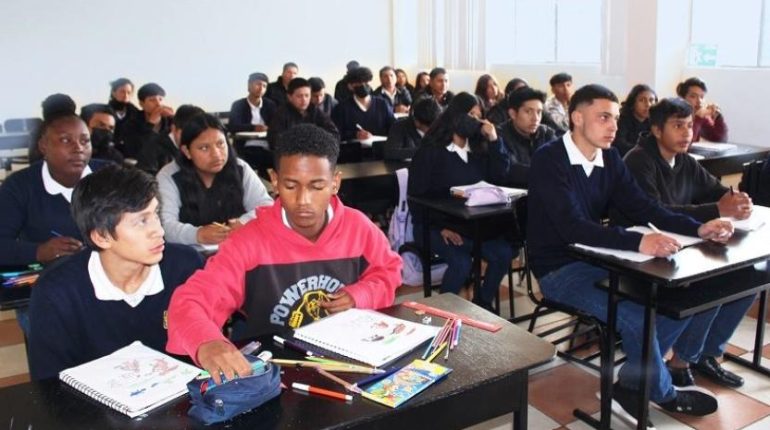 Quito amplia inscripciones para bachillerato acelerado gratuito 2025