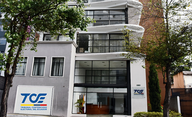 ecuador 221 siete-ministros-de-noboa-fueron-denunciados-ante-el-tce-ecuador221.com_.ec_ Siete ministros de Noboa fueron denunciados ante el TCE