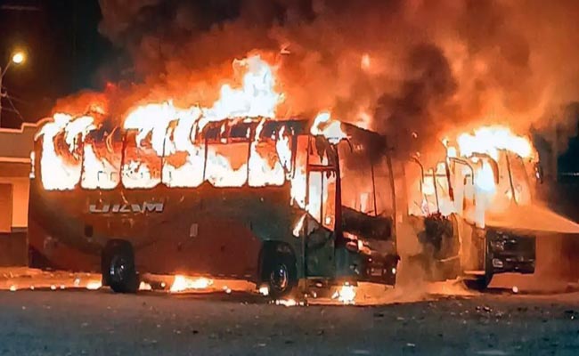 tres-buses-fueron-quemados-por-desconocidos-en-montalvo-los-rios-ecuador221.com_.ec_ Tres buses fueron quemados por desconocidos en Montalvo, Los Ríos