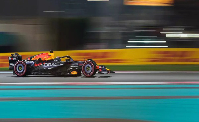 Verstappen desafía hasta el final a los McLaren