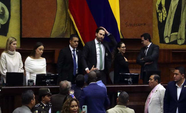 6.-incidentes-entre-legisladores-de-adn-y-de-la-rc-ecuador221.com_.ec_ Incidentes entre legisladores de ADN y de la RC