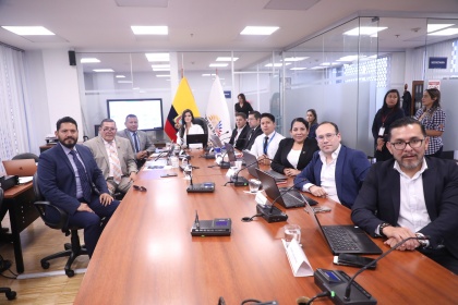 Comisión de Transparencia analiza informes del CNE y TCE