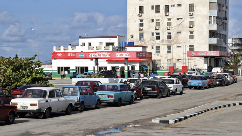 cuba-sufre-filas-masivas-tras-corte-petrolero-venezolano.ecuador221.com_.ec_ Cuba sufre filas masivas tras corte petrolero venezolano