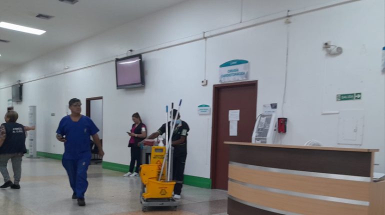Dos empresas disputan contrato millonario limpieza hospital IESS