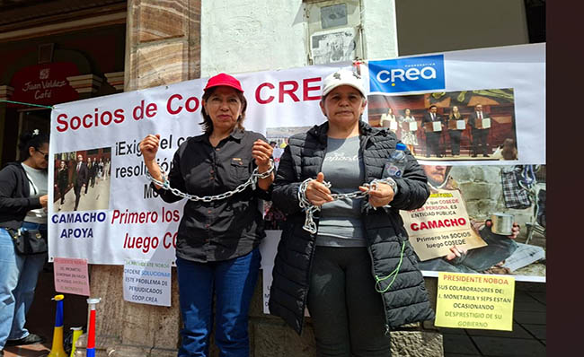 Dos perjudicadas por el cierre de la cooperativa CREA se encadenaron