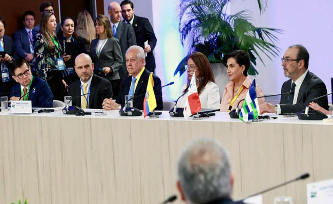 Ecuador y Panamá restablecen relaciones comerciales