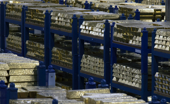 El oro marca nuevos máximos históricos por encima de los 4.700 dólares