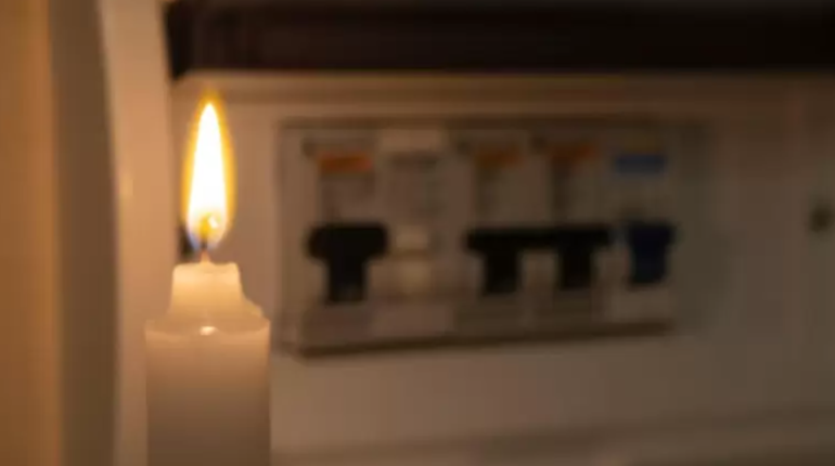 Experto alerta energía eléctrica alcanzaría solo mes y medio