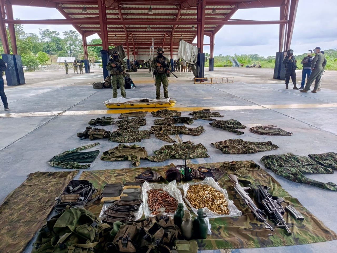 ecuador 221 ffaa-rescatan-a-dos-colombianos-y-abaten-a-presunto-miembro-de-las-exfarc-ecuador221.com_.ec_ FFAA rescatan a dos colombianos y abaten a presunto miembro de las exFARC