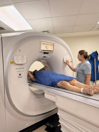 Hospital Isidro Ayora activa tomógrafo de alta tecnología