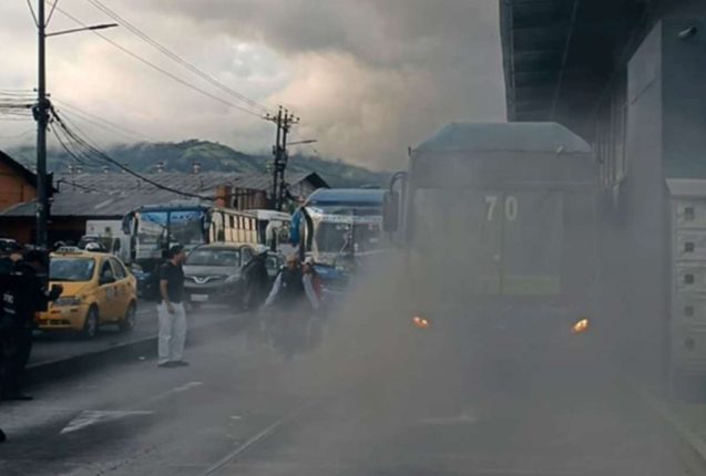 Incendio en bus de la Ecovía cierra estación El Capulí