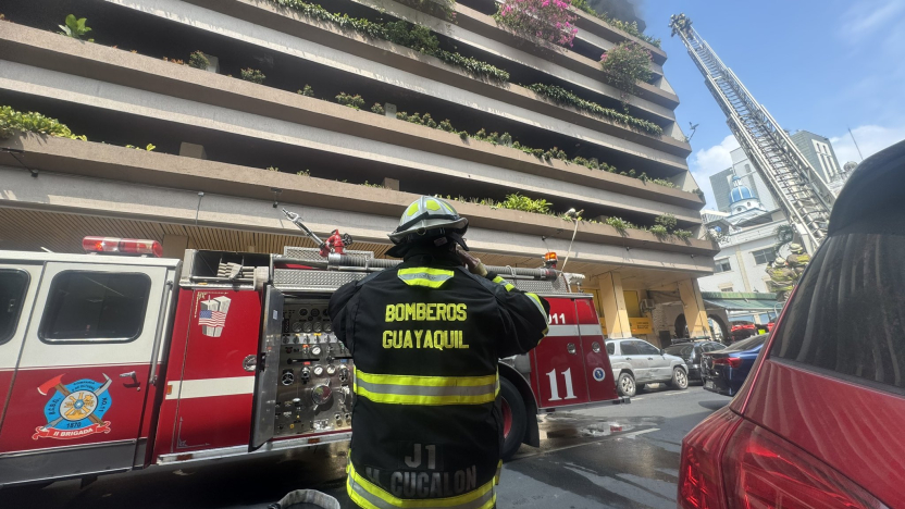 incendio-en-parqueadero-centrico-de-guayaquil-no-dejo-victimas.ecuador221.com_.ec_ Incendio en parqueadero céntrico de Guayaquil no dejó víctimas