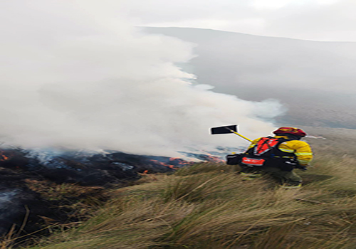Incendio forestal en el cerro Cotohurco, en Yaruquí