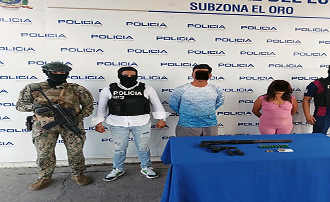 Marinos allanan camaronera en la isla Jambelí