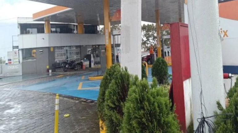 Mujer muere por infarto en gasolinera Quito